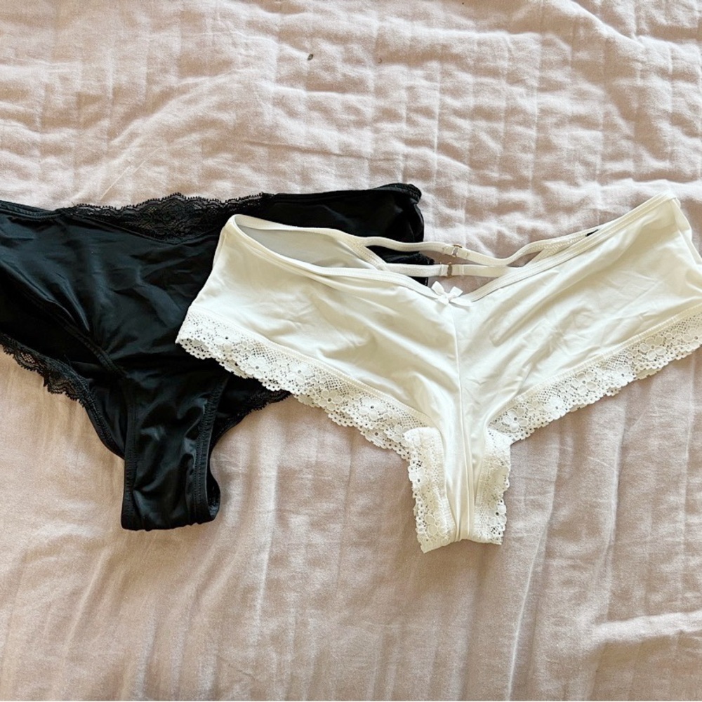 Set of 2 Victoria’s Secret Very sexy cheeky Intimates Set - Black & White